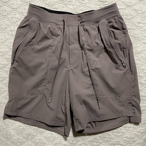 LULULEMON- License to Train Linerless Short - Picture 1 of 4
